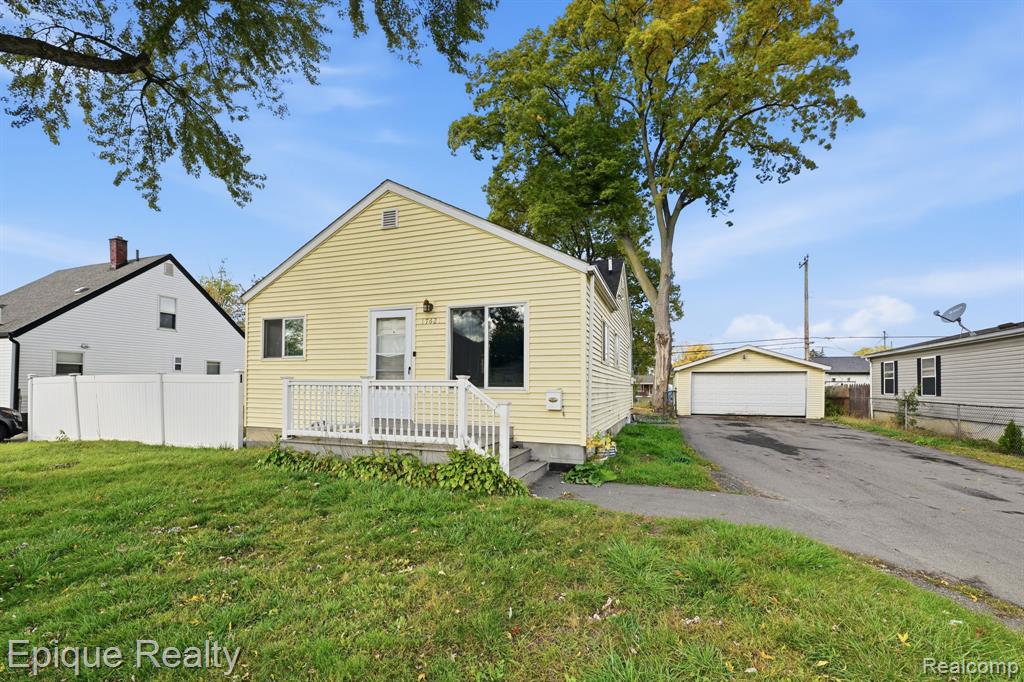 17621 Hanna Street