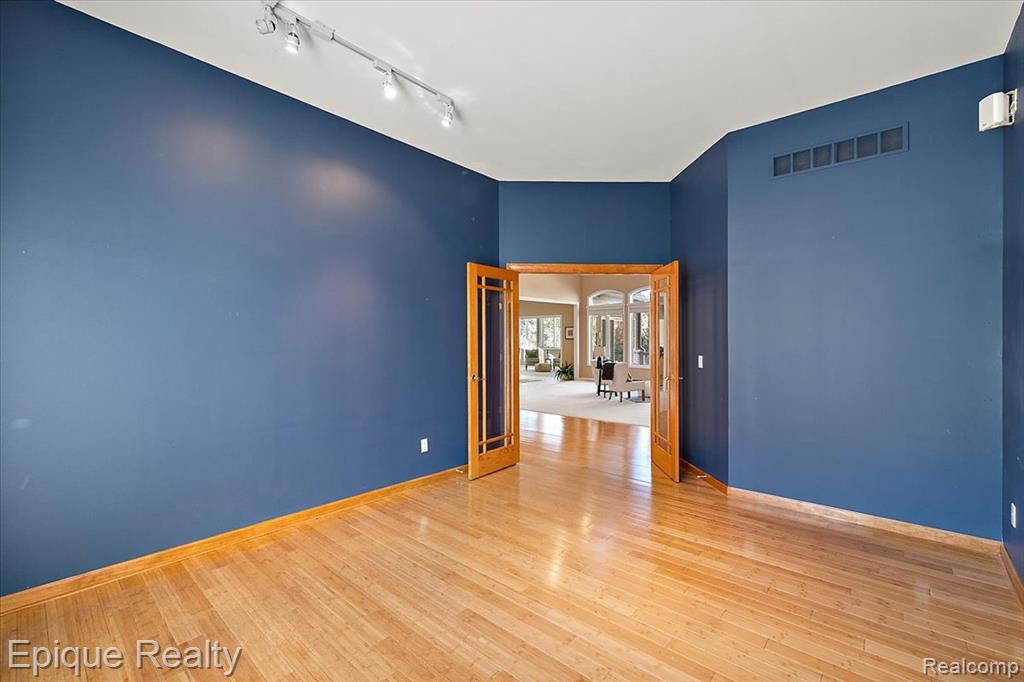 374 Oakbridge Drive