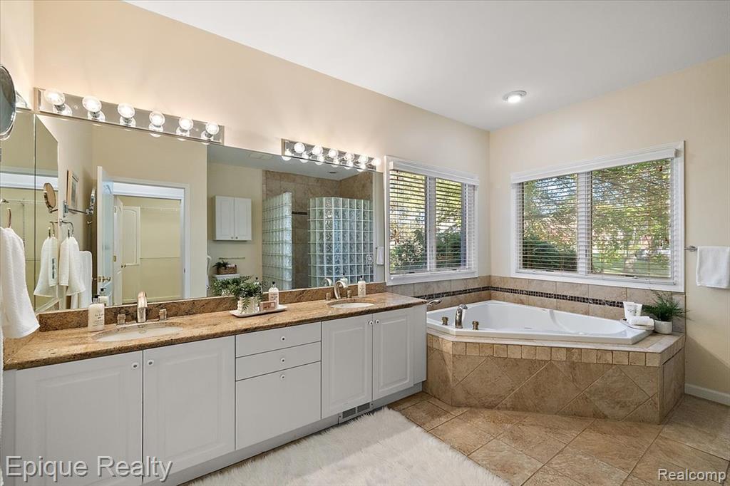 374 Oakbridge Drive