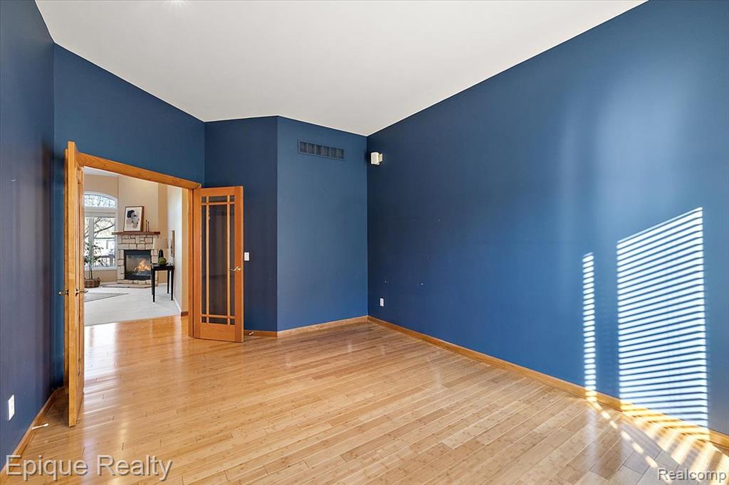 374 Oakbridge Drive
