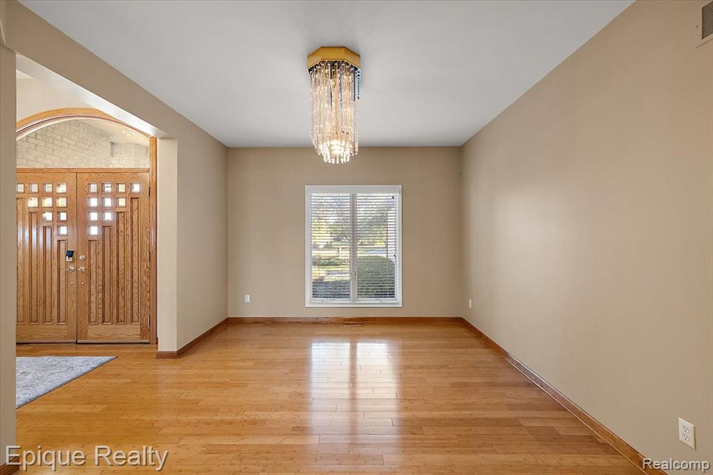 374 Oakbridge Drive