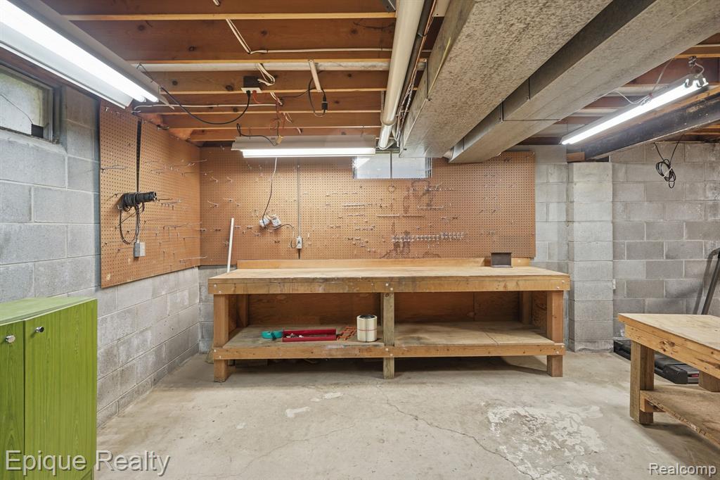 10208 Reid Road