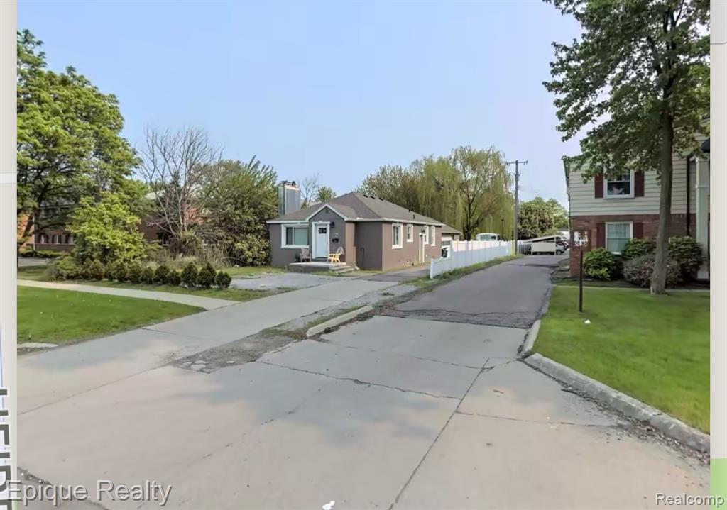 659 W Maple Road