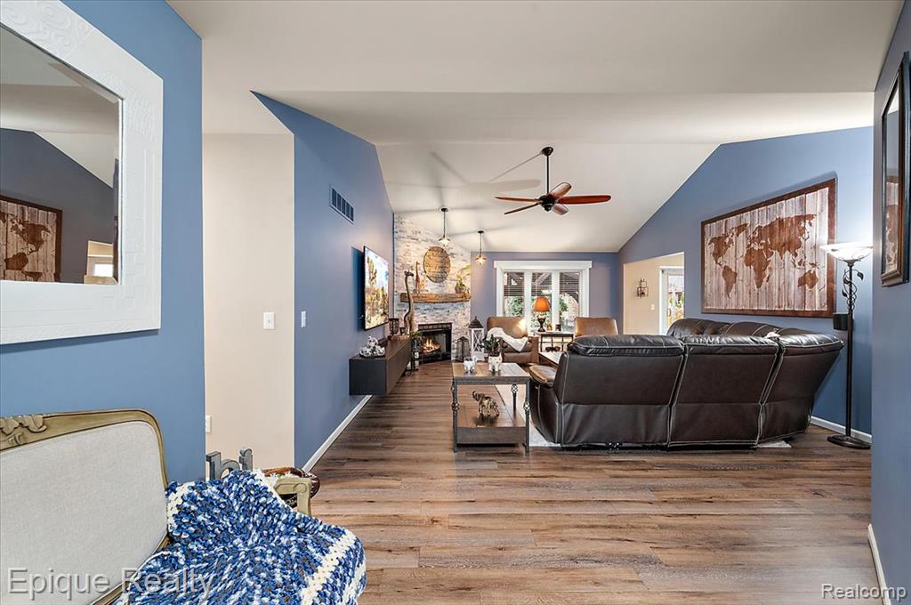 48309 Tecumseh Drive