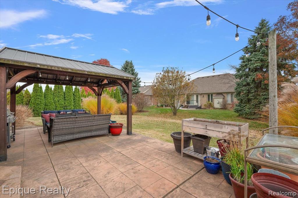 48309 Tecumseh Drive