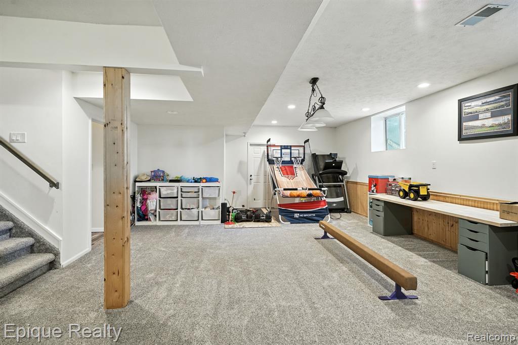 9446 Fair Oaks Drive