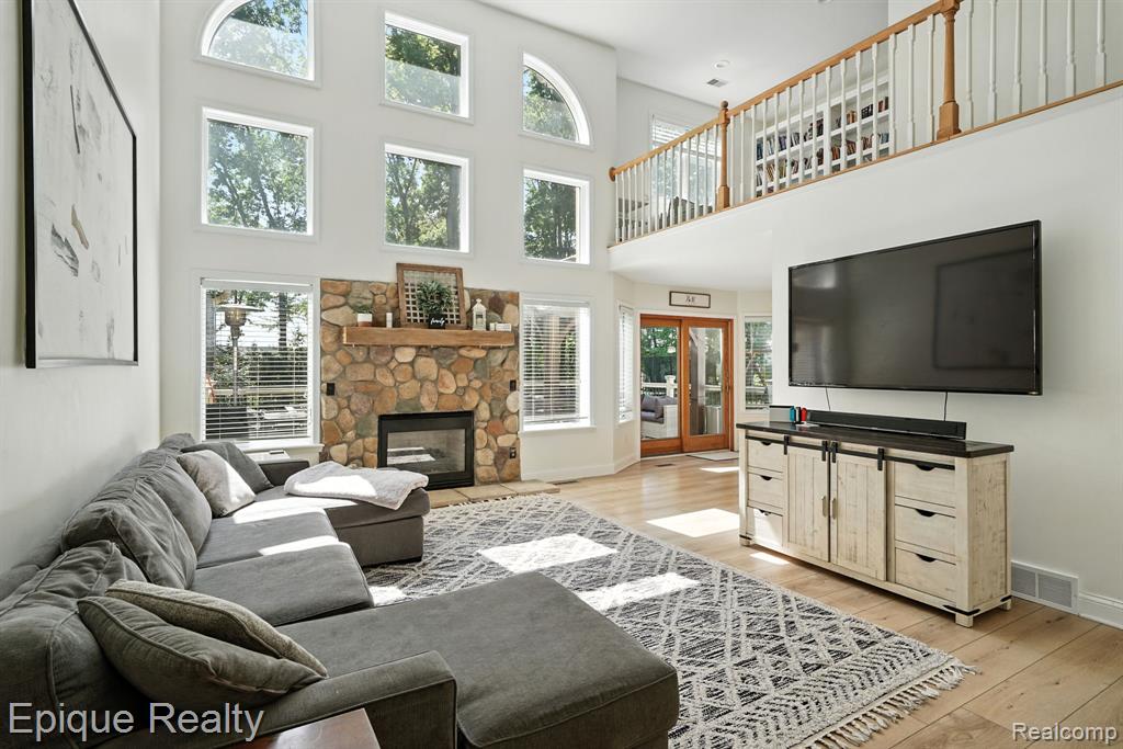 9446 Fair Oaks Drive