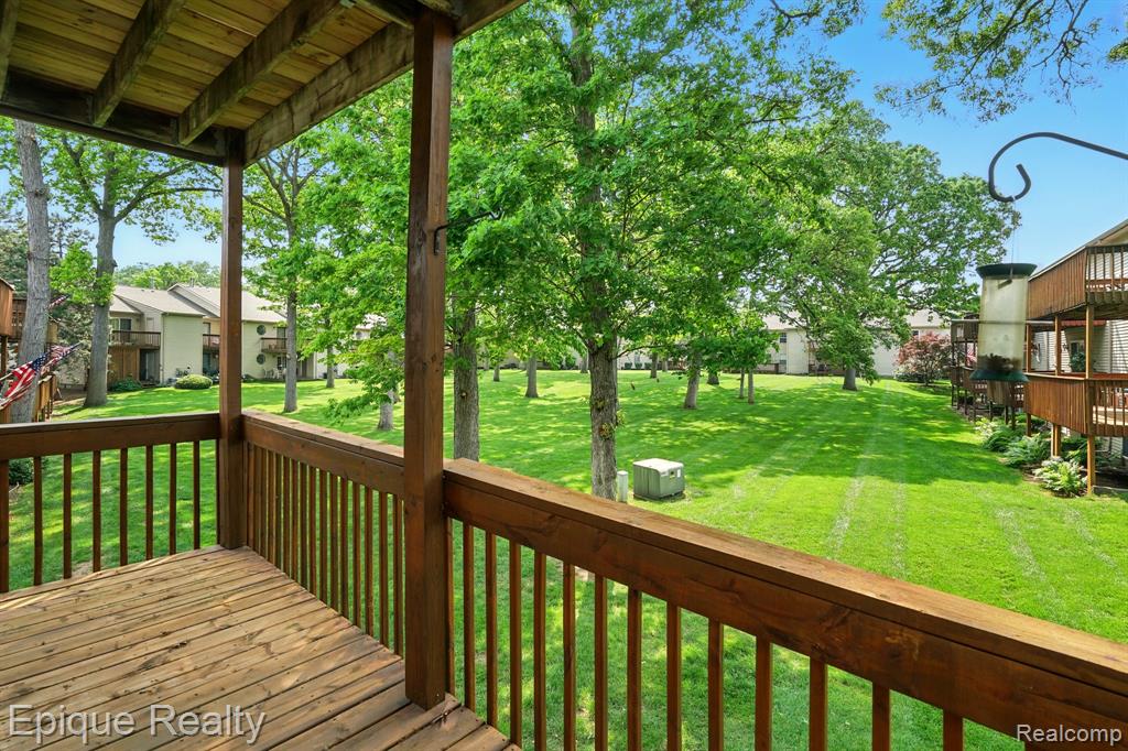 4977 Oak Hill Drive