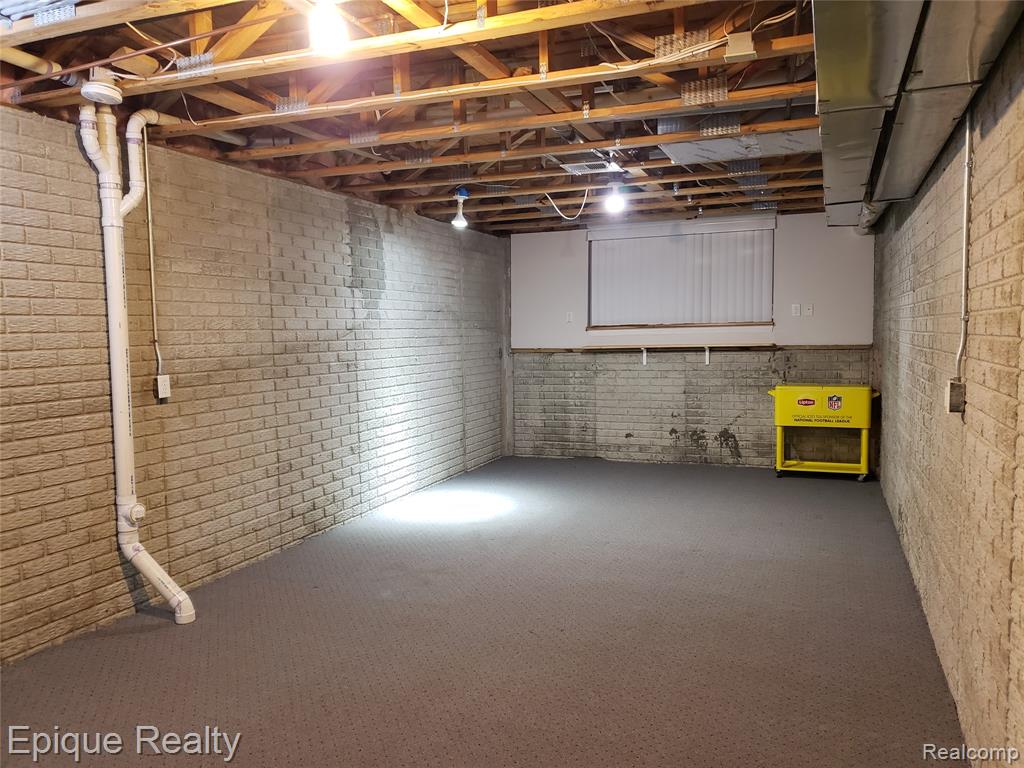 4977 Oak Hill Drive