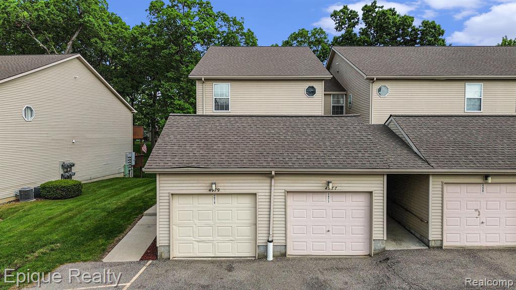 4977 Oak Hill Drive