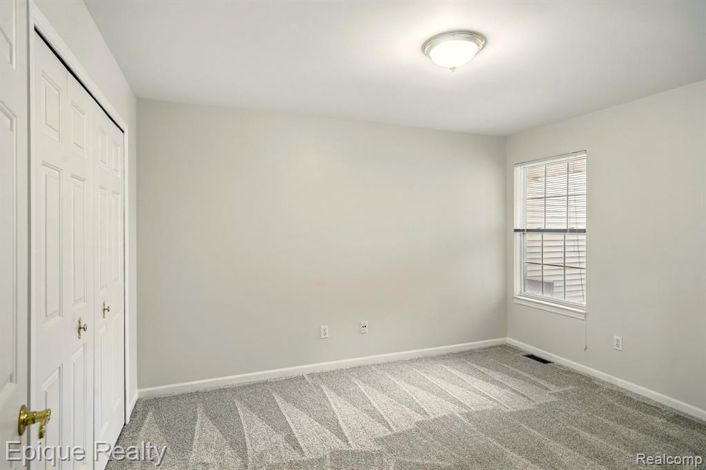 4977 Oak Hill Drive