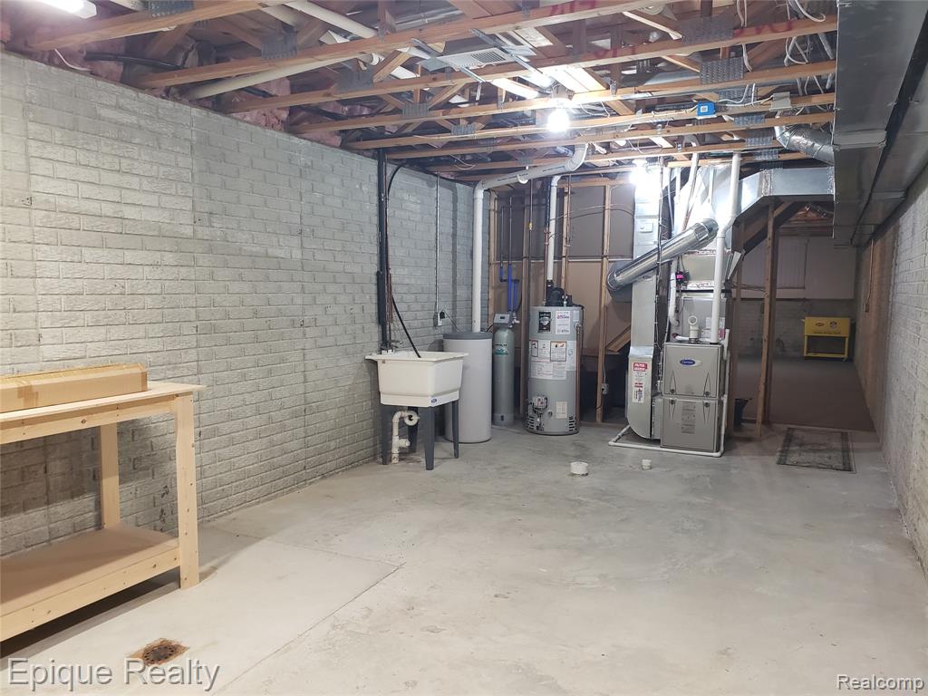 4977 Oak Hill Drive
