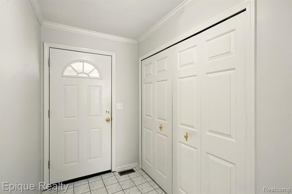 4977 Oak Hill Drive