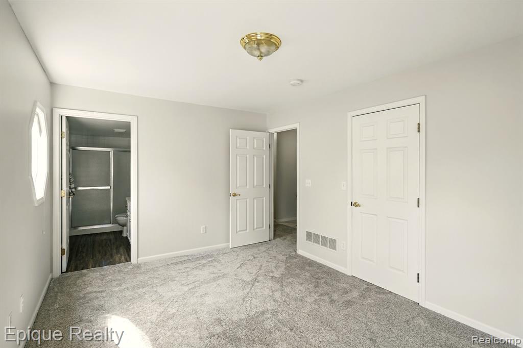 4977 Oak Hill Drive