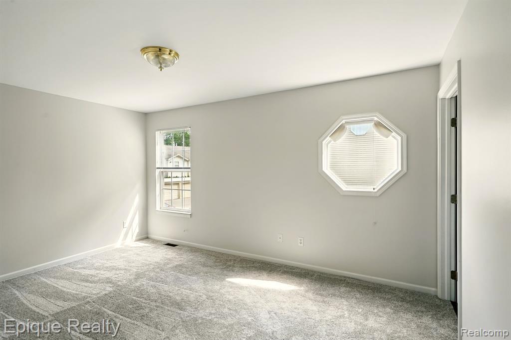 4977 Oak Hill Drive