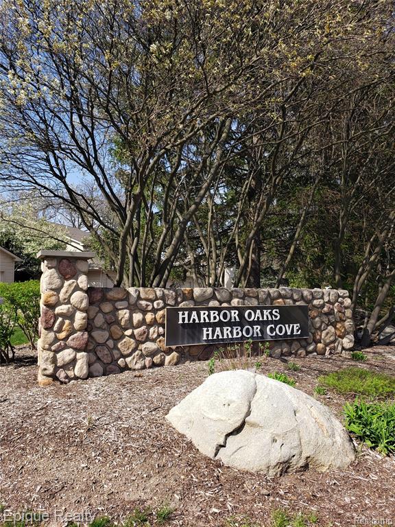 4977 Oak Hill Drive