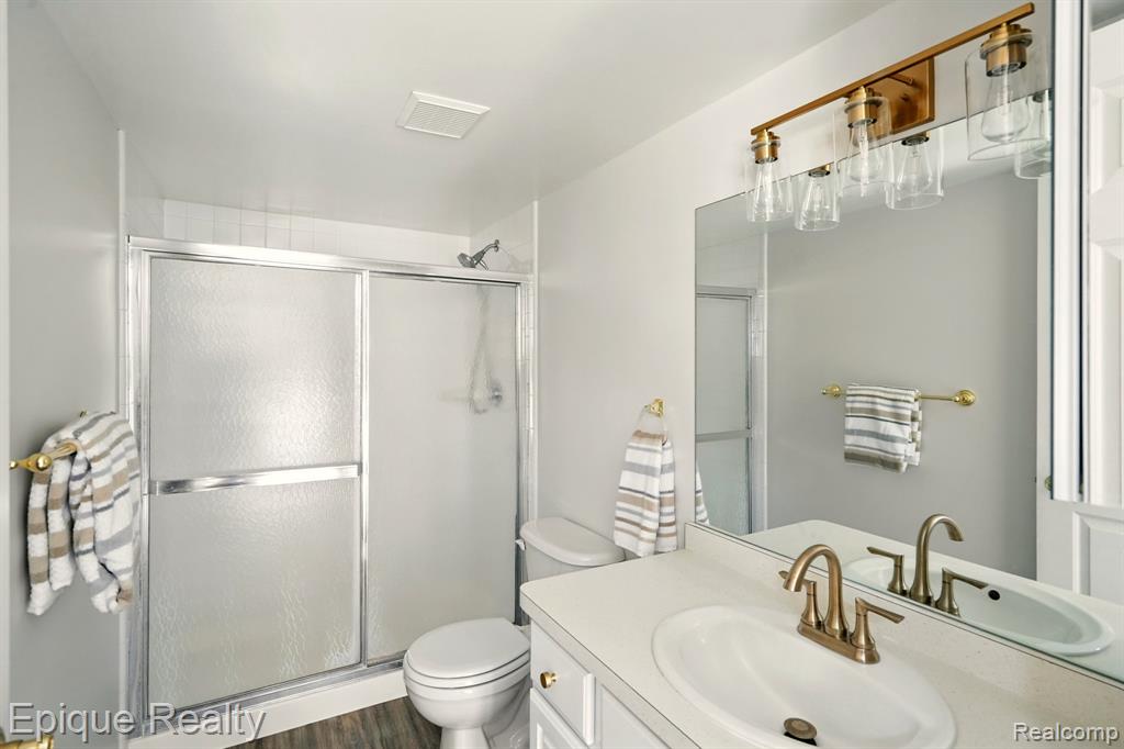 4977 Oak Hill Drive
