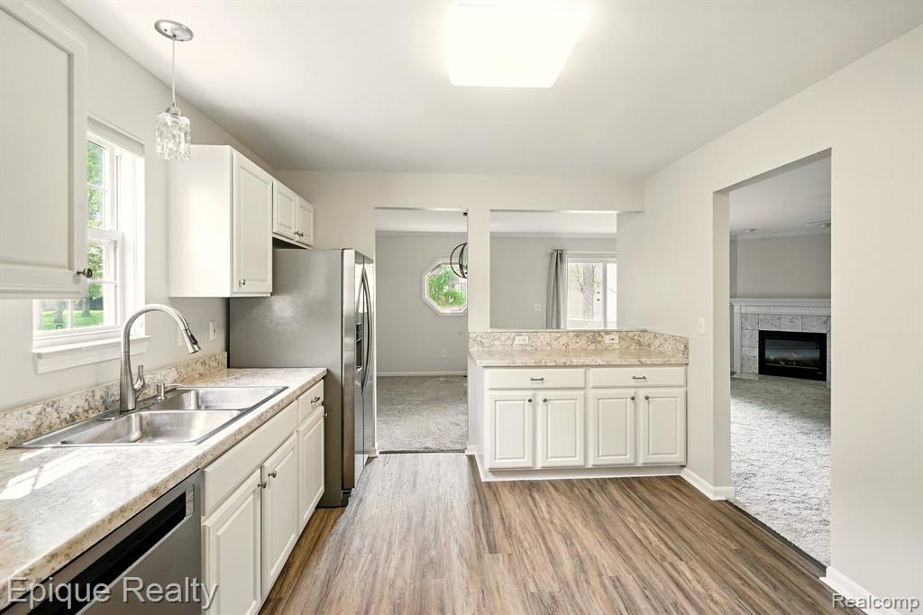 4977 Oak Hill Drive