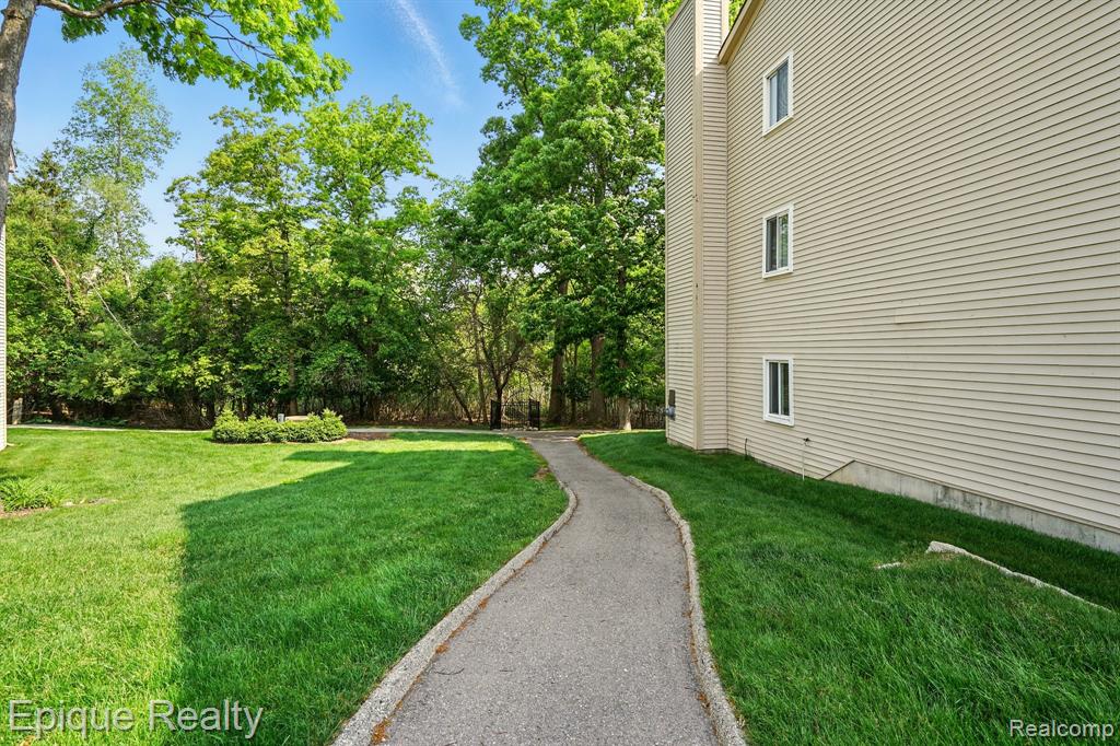 4977 Oak Hill Drive
