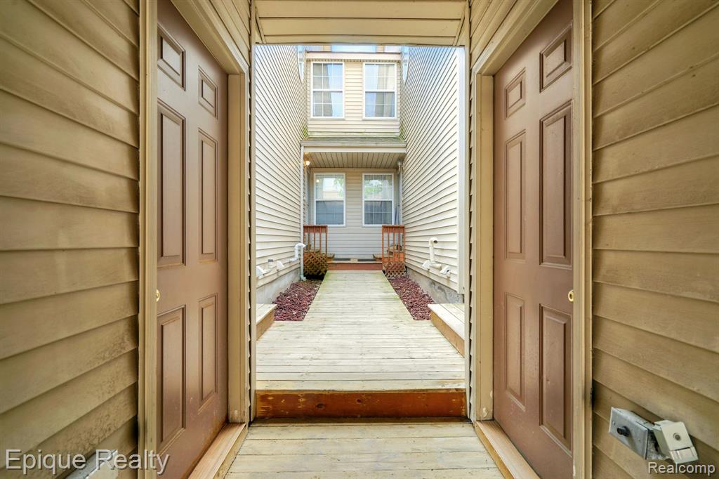 4977 Oak Hill Drive