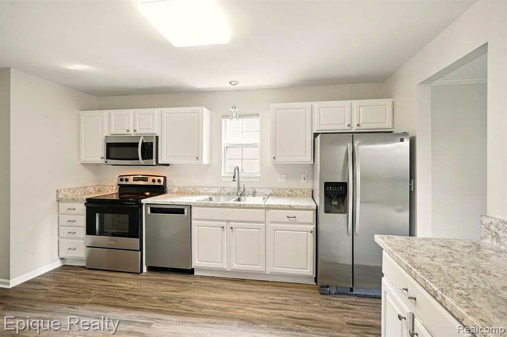 4977 Oak Hill Drive