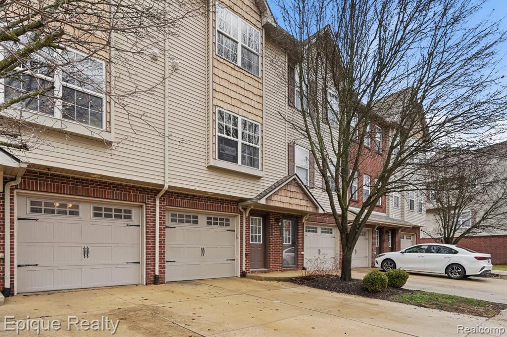 2206 Knotty Pine Trail