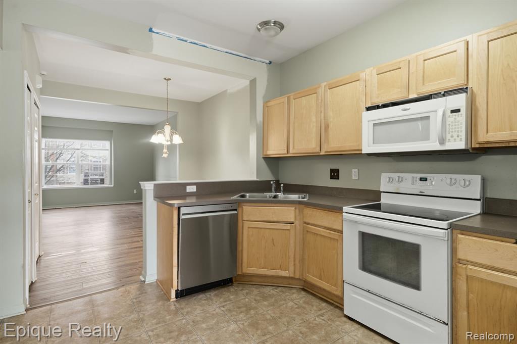 2206 Knotty Pine Trail