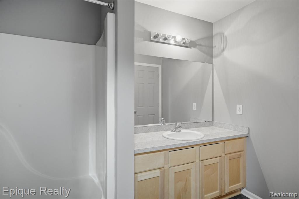 2206 Knotty Pine Trail