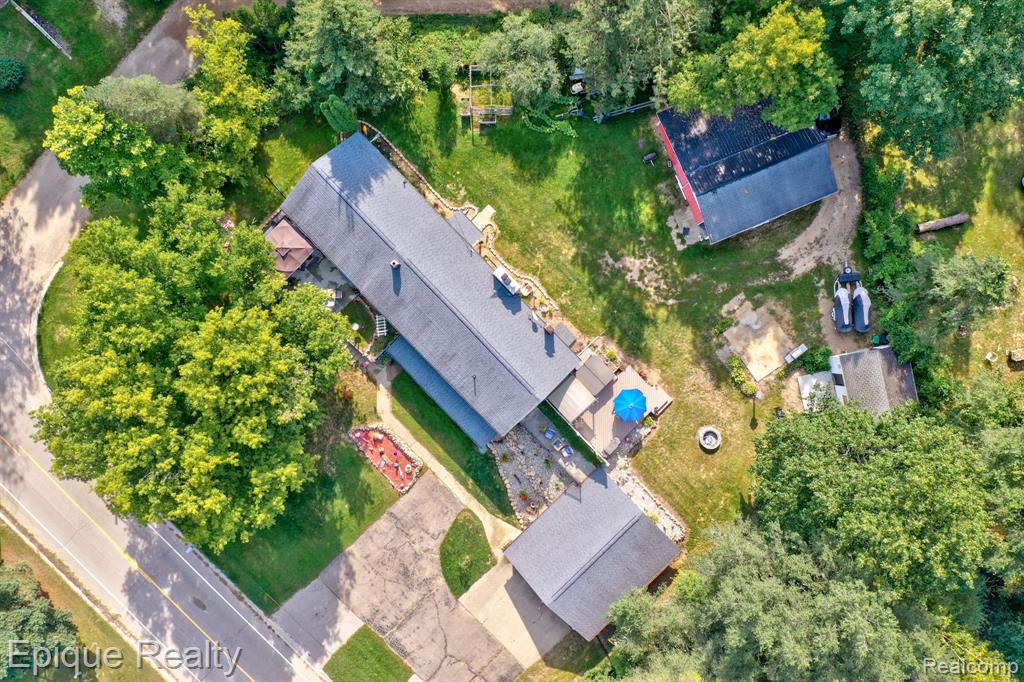 1422 E Barnes Lake Road