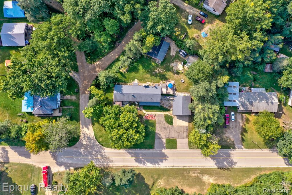 1422 E Barnes Lake Road