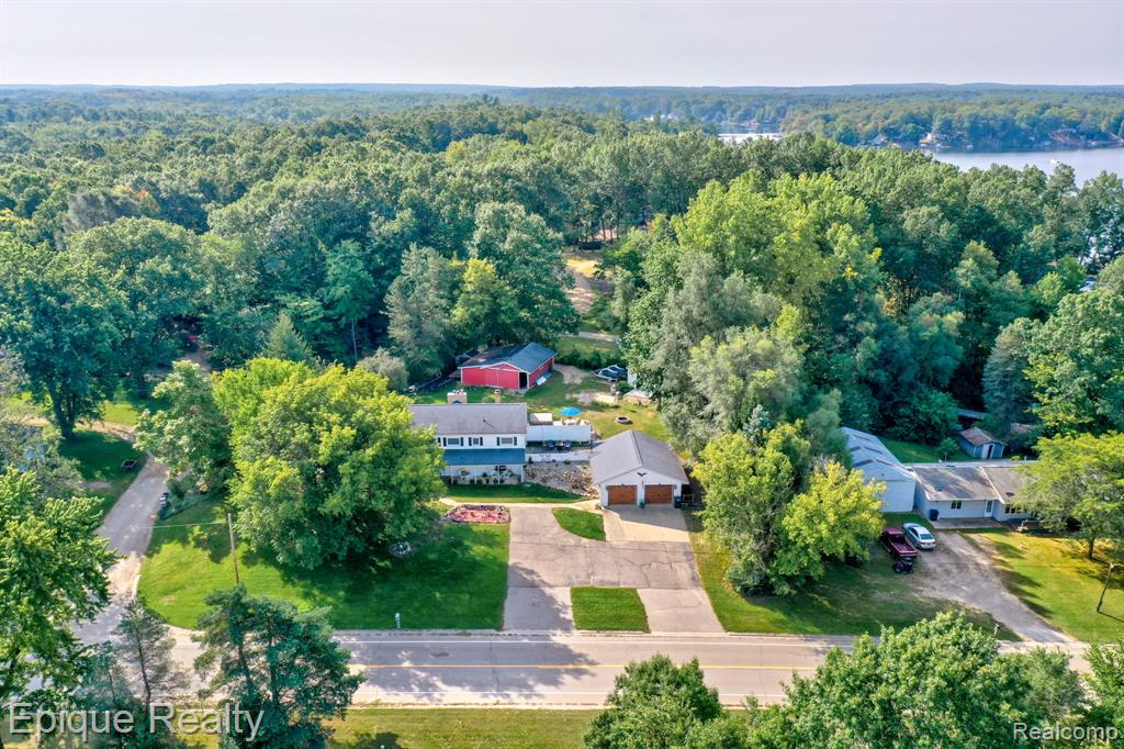 1422 E Barnes Lake Road