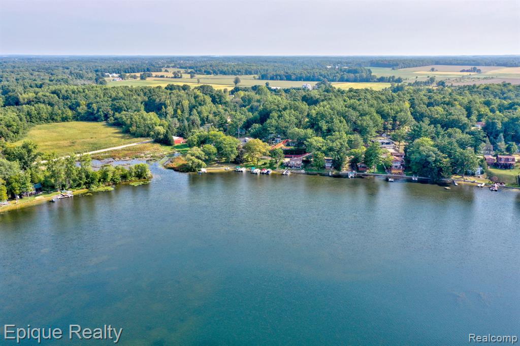1422 E Barnes Lake Road