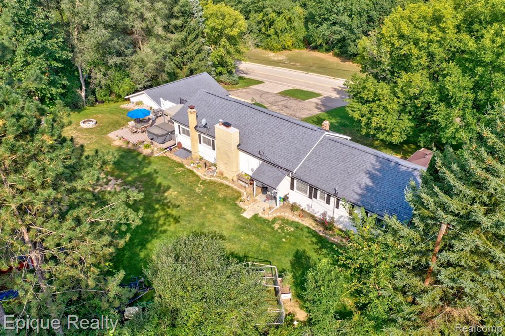 1422 E Barnes Lake Road