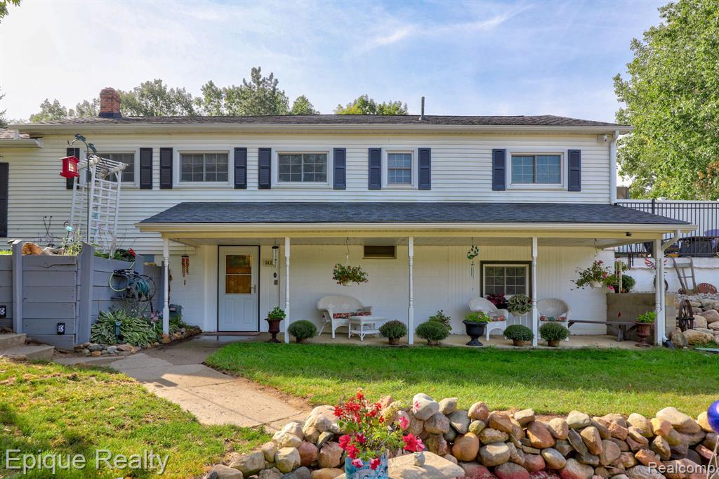 1422 E Barnes Lake Road