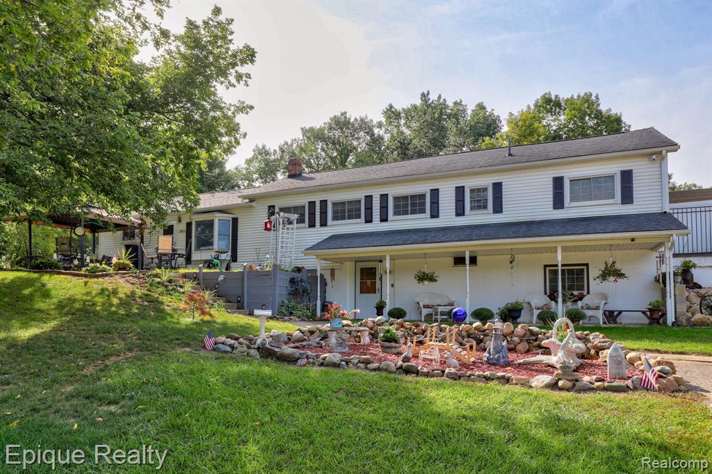 1422 E Barnes Lake Road