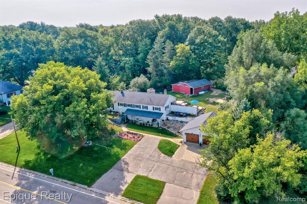 1422 E Barnes Lake Road