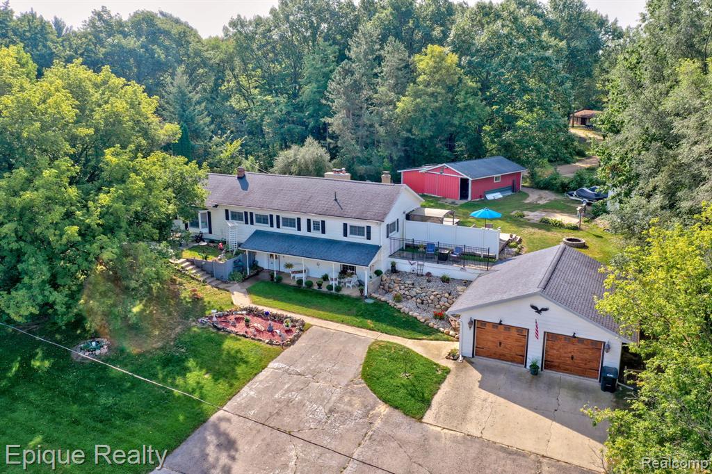 1422 E Barnes Lake Road