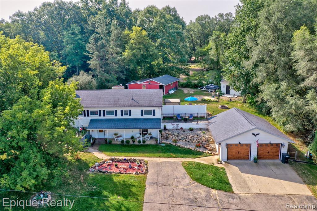 1422 E Barnes Lake Road