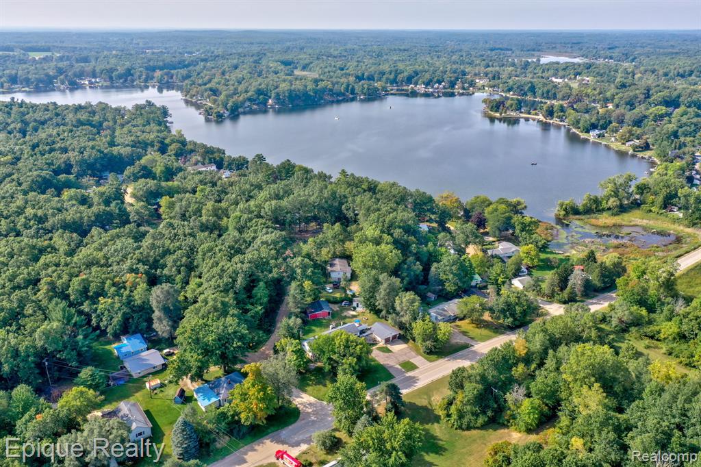 1422 E Barnes Lake Road