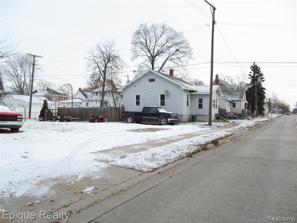 1711 Oak Street