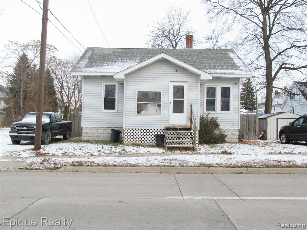 1711 Oak Street