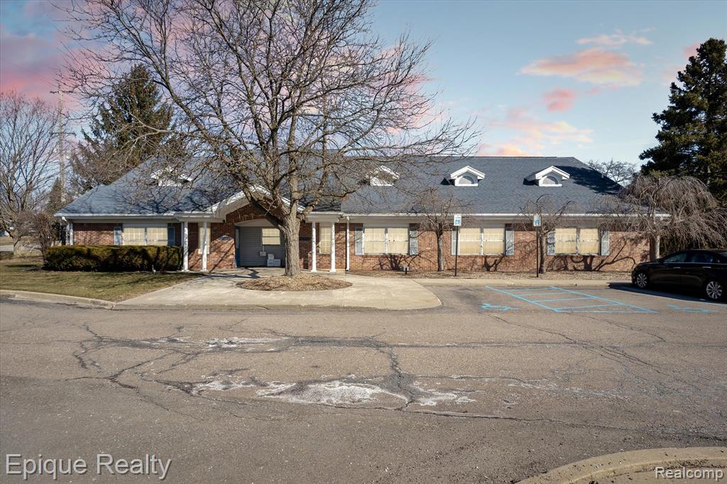 1425 S Graham Road
