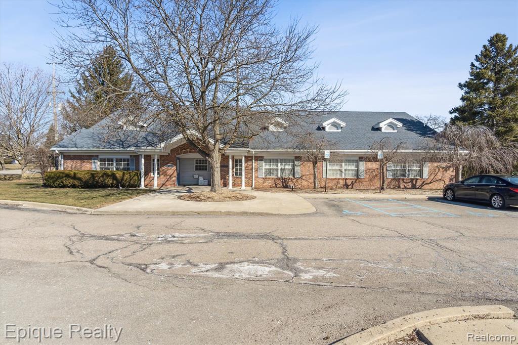 1425 S Graham Road