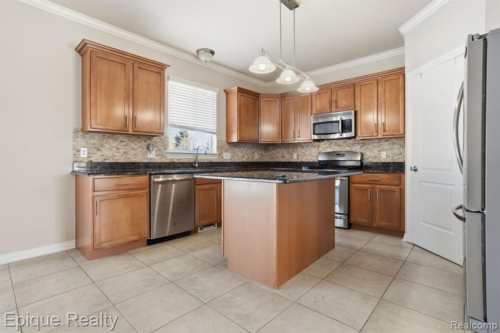 1030 Woodside Court