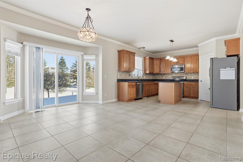 1030 Woodside Court