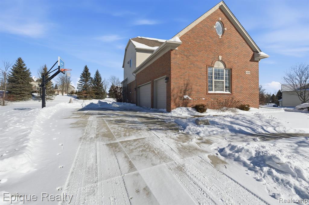 1030 Woodside Court