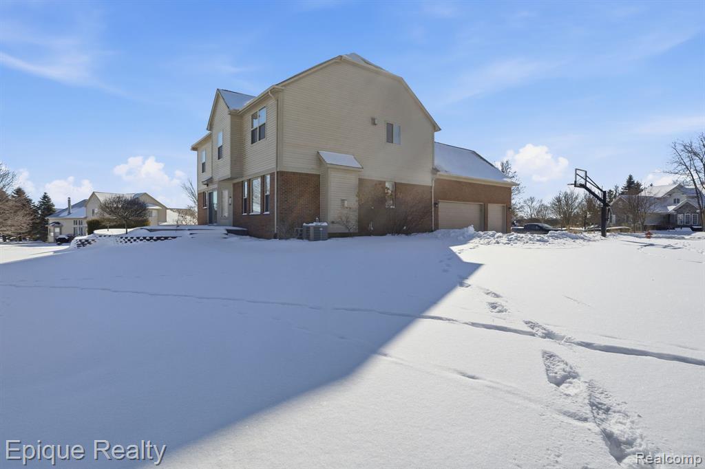 1030 Woodside Court