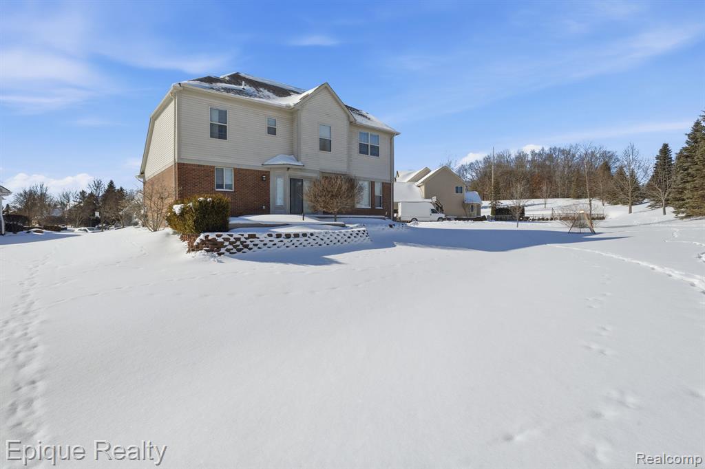 1030 Woodside Court