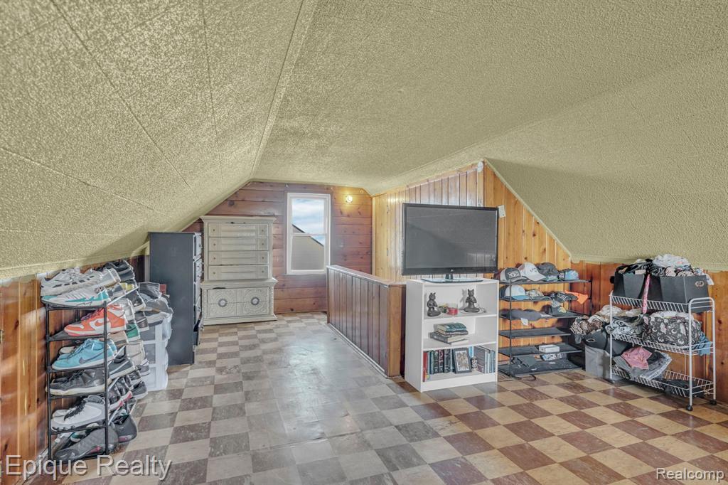 361 Buckingham Avenue