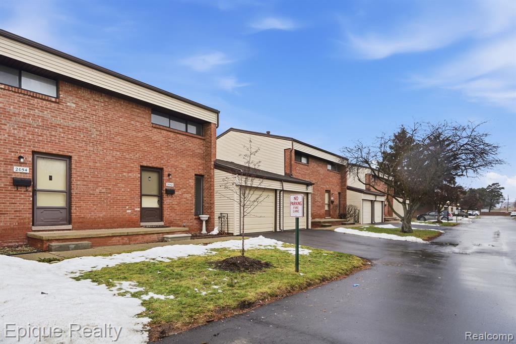 2052 Roman Court